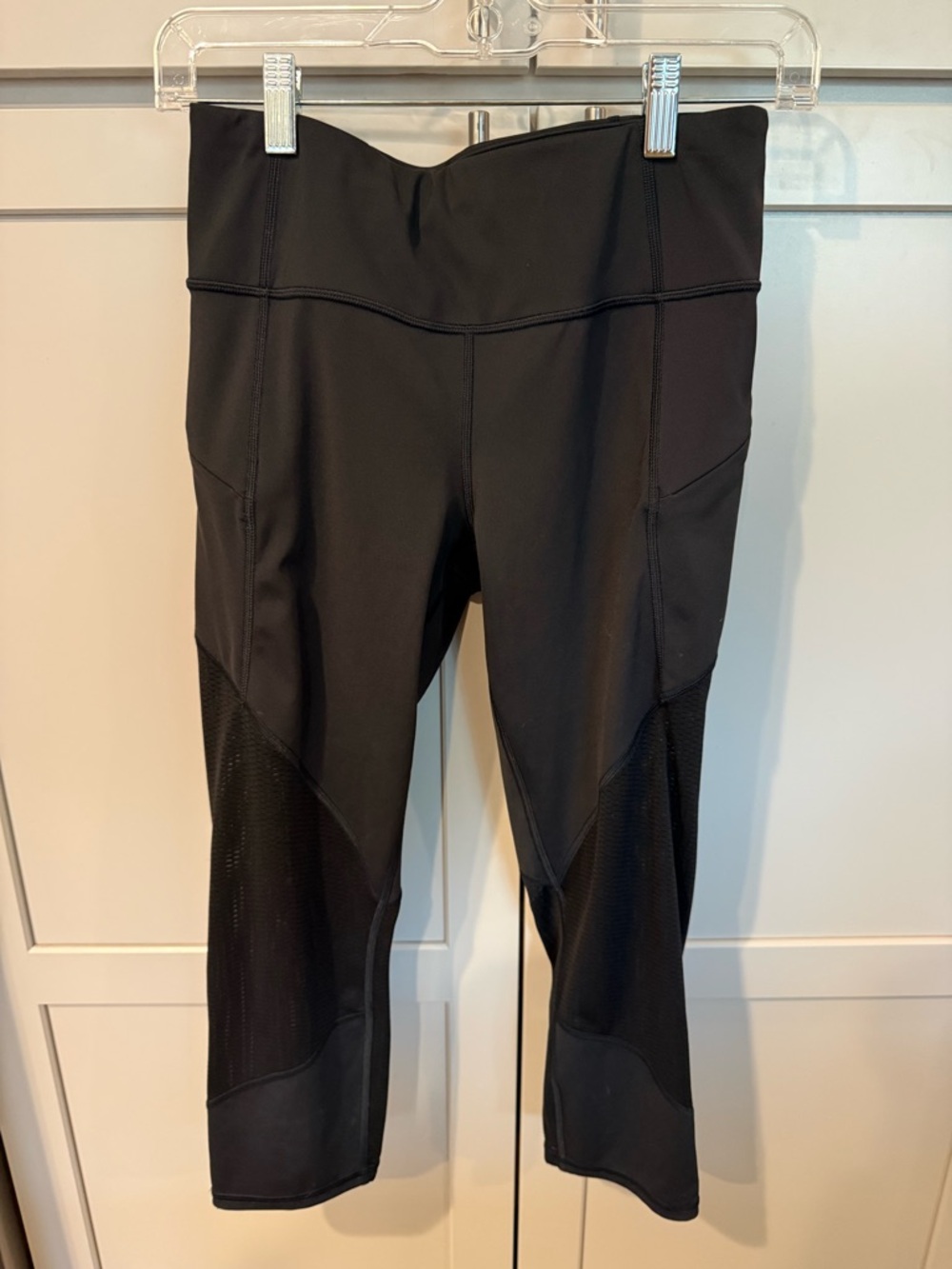 Athleta Black Mesh Panel Crop Leggings Size S Zipper Pockets